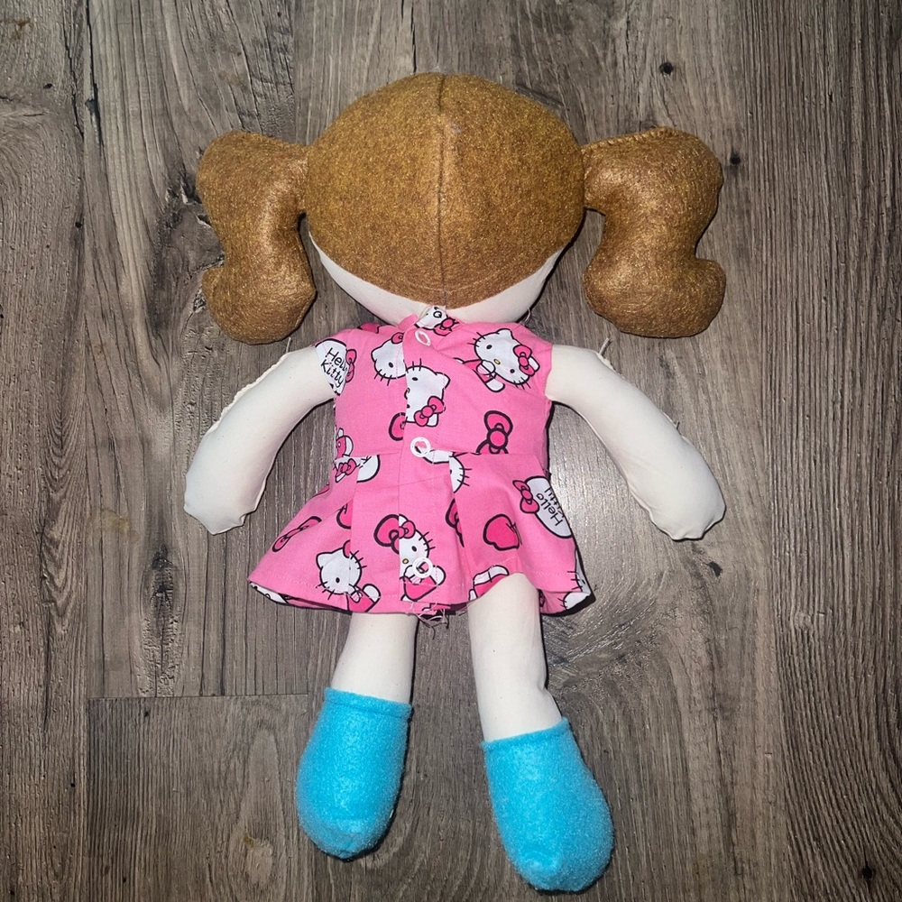 Hello Kitty doll - Picture 2 of 2